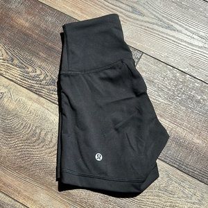 Lululemon Wunder Train high rise shorts // Size 2